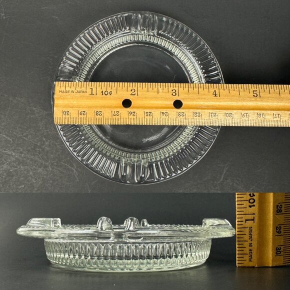 Vtg Clear Glass Round Ashtray Ribbed Textured Tabletop Damaged Lightly READ - Picture 3 of 10